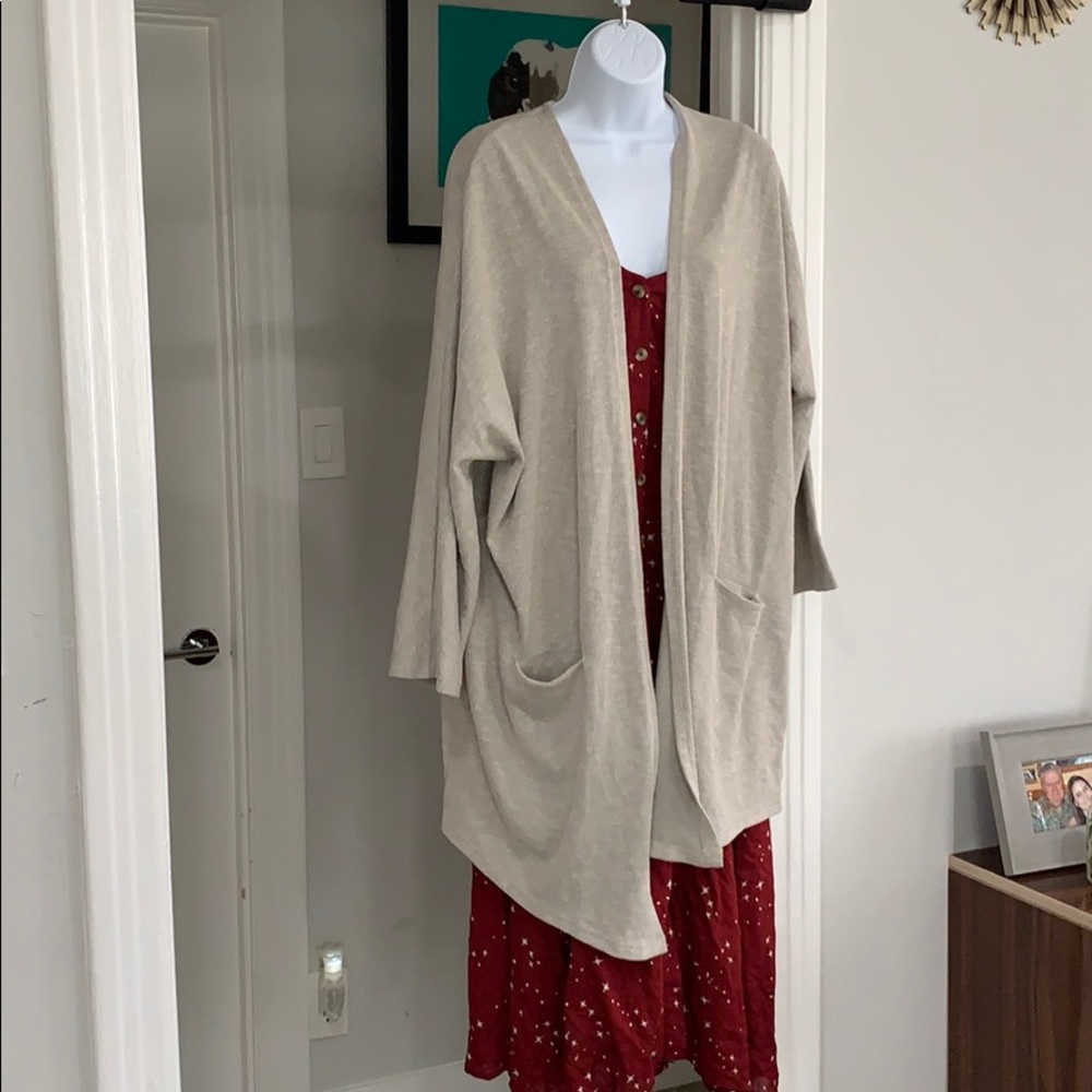 ⭐️⭐️ 2/$10 ⭐️⭐️ One size fits most cardigan